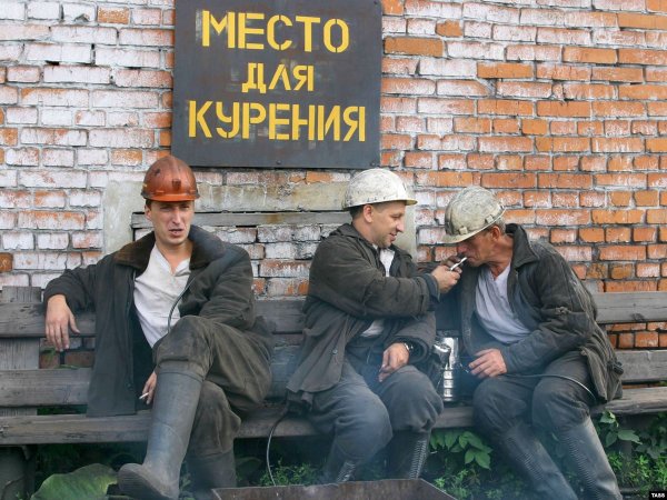 Курилка на заводе