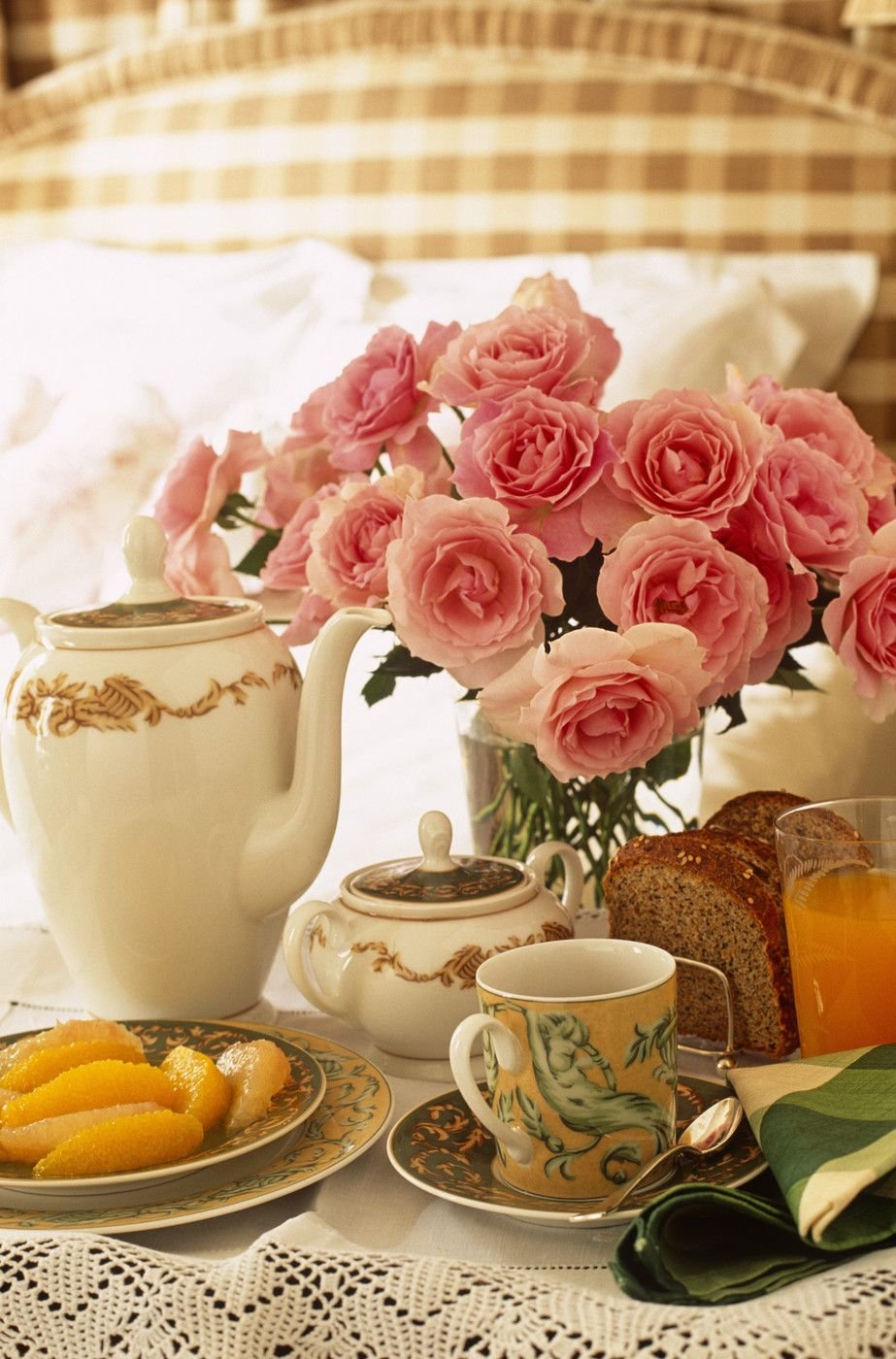 Нежное романтическое утро. Утренние цветы. Завтрак с цветами. Нежные цветы и завтрак. Романтическое утро.