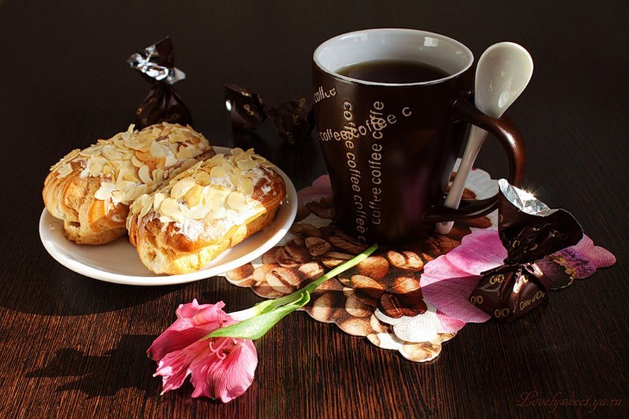 Доброго утра хорошего дня чай. Кофе с пирожными. Доброе утро кофе. Вкусного утра и прекрасного дня. Вкусного доброго утра.