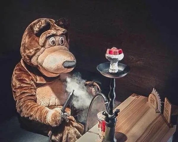 Смешно курит кальян