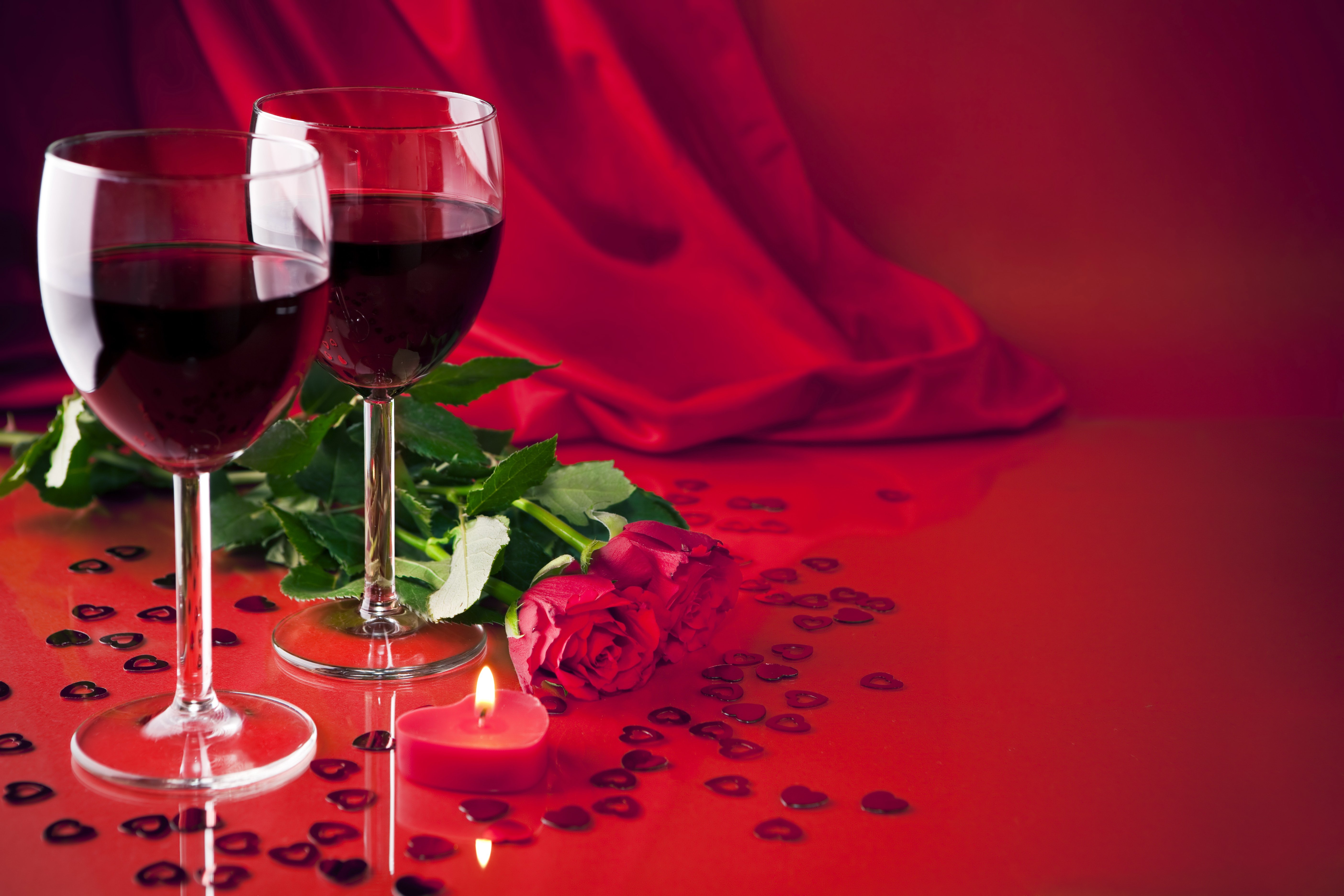 Бокал вина и выходной. Романтический вечер. Вино и цветы. Романтические цветы. Романтичный вечер.