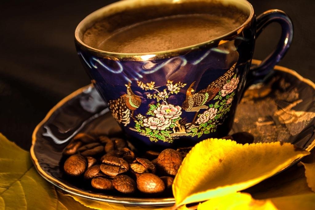 Осеннее кофе. Красивая чашка кофе. Осенний кофе. Осень кофе. Осеннее чаепитие.
