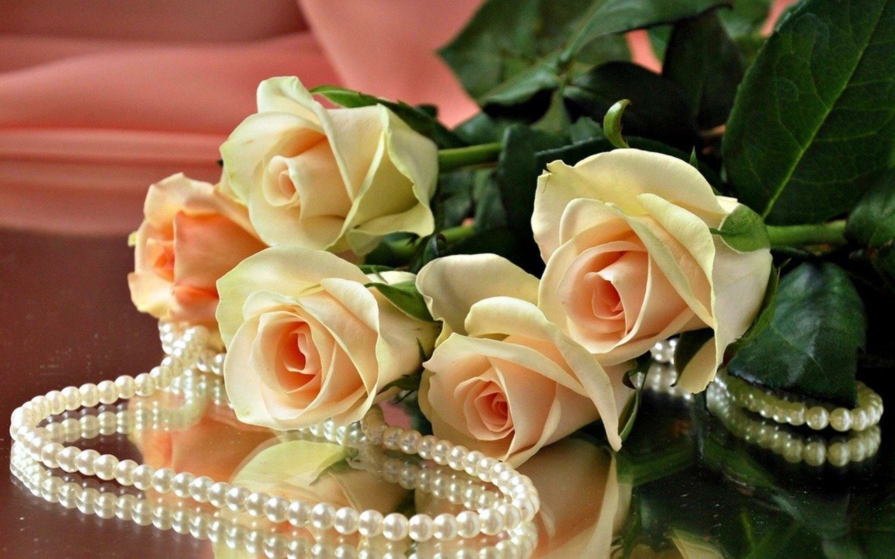 Подруге леночке. Шикарные розы с днем рождения. Открытки с цветами красивые. Букет роз с днем рождения. Цветы для женщины.