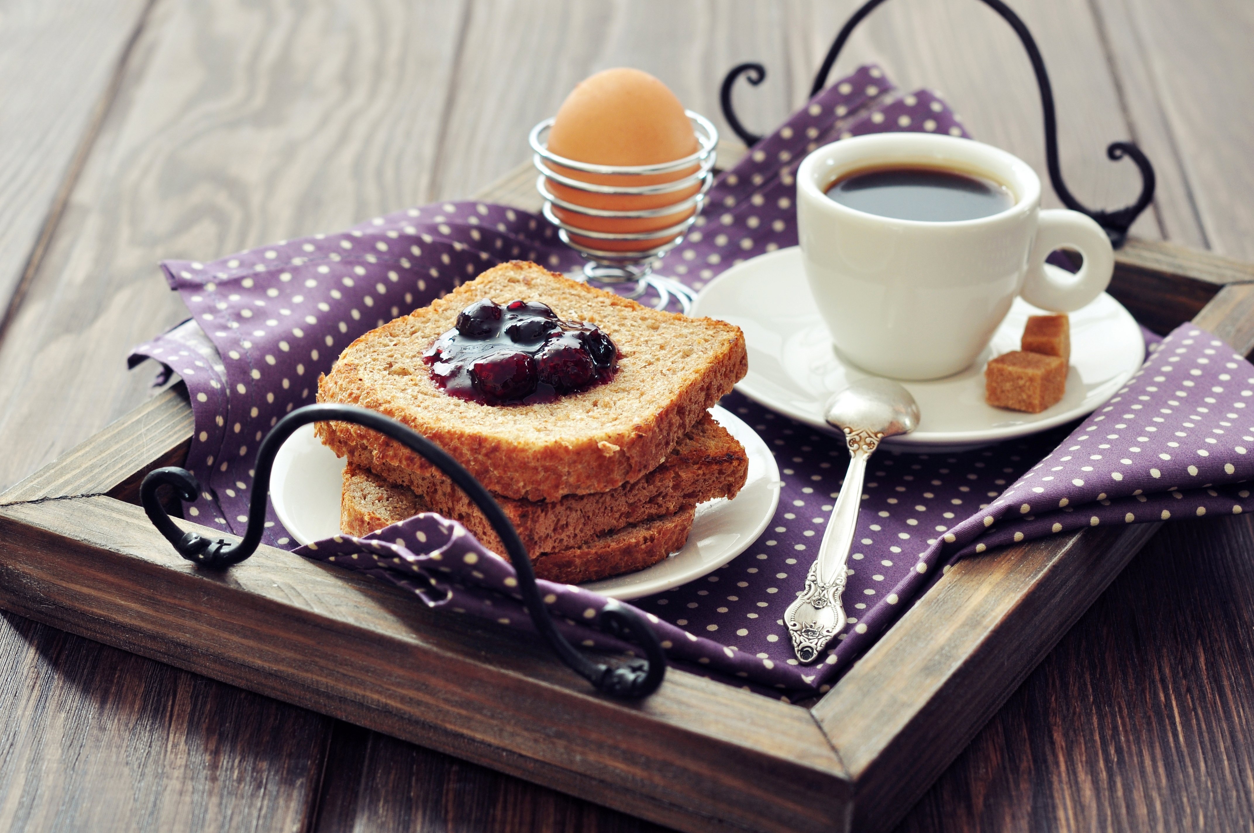 Дом с добрым утром картинки. Завтрак с кофе. Доброе утро кофе. Красивый завтрак с кофе. Кофе и пирожное.