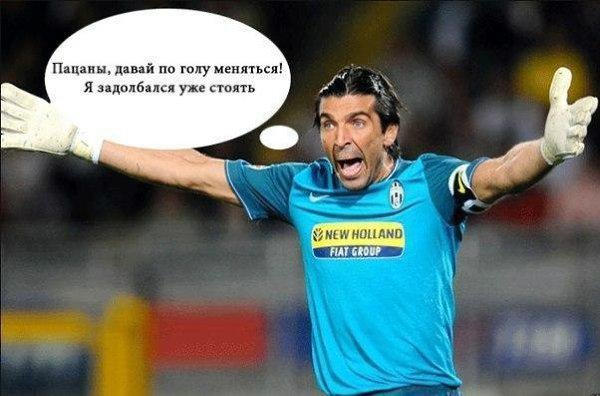 Футбольная команда на поле