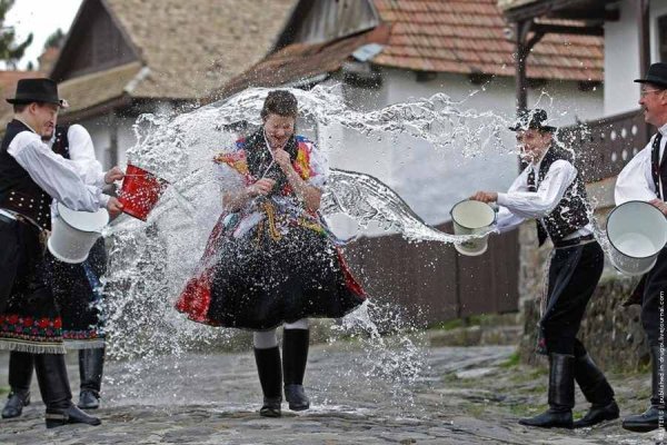 Поливальный понедельник в Польше
