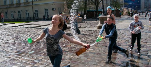 Поливальный понедельник в Польше