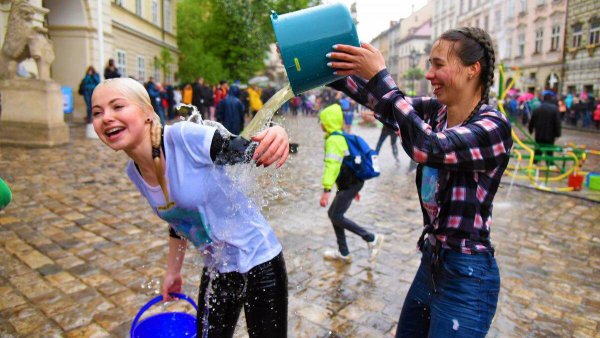 Поливаний понеділок привітання