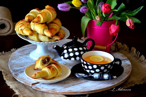 Чай с булочкой