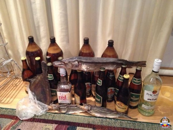 Стол с алкоголем в бане