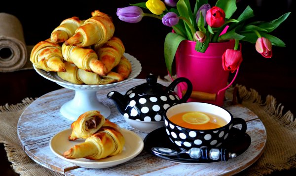 Чай с булочкой