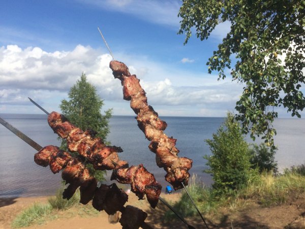 Шашлыки на речке