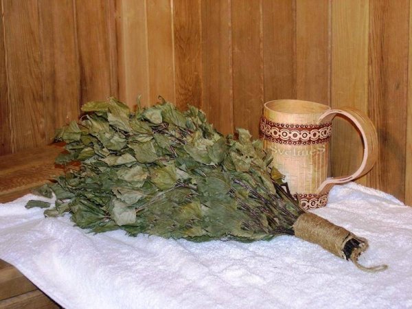 Веник и ведро для бани