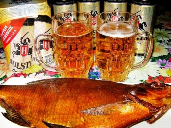 Натюрморт с пивом и рыбой