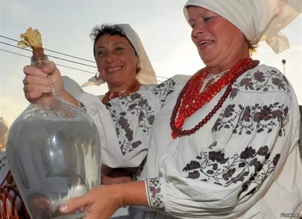 Баба с самогоном