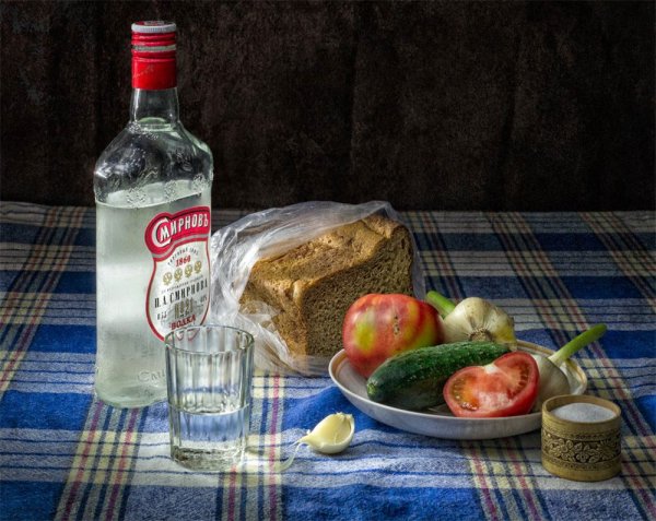 Николай Ляпин. Ностальгические натюрморты с водкой