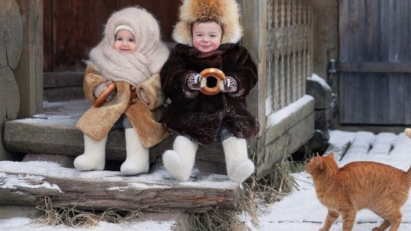 Мальчик в шубе и валенках