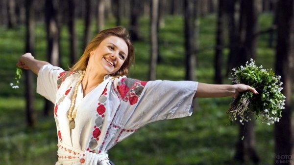 Славянские девушки в народном