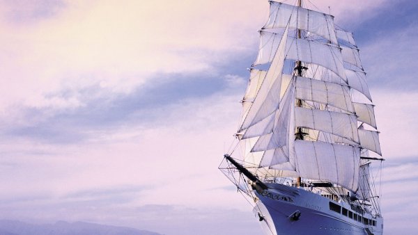 Корабль в море