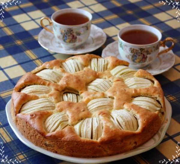 Пирог ревень с клубникой