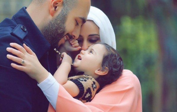 Счастливая мусульманская семья