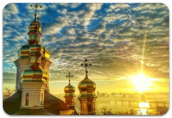 Рассвет над храмом