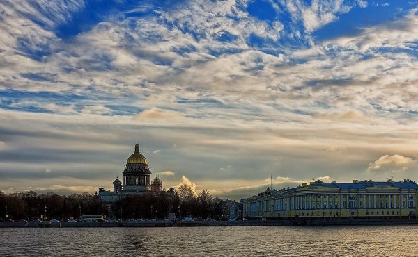 Вид на Неву Санкт-Петербург летом