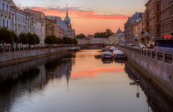 Раннее утро в Петербурге