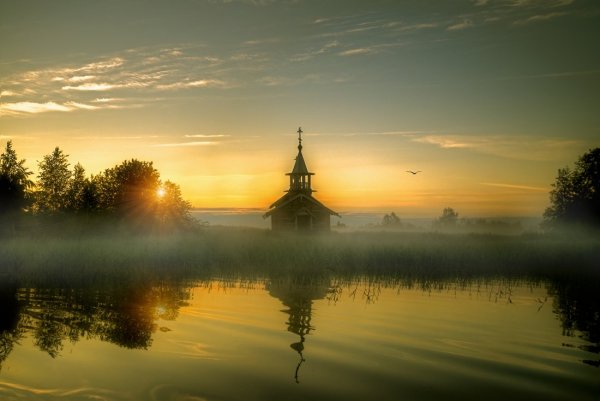 Церковь в тумане Кижи
