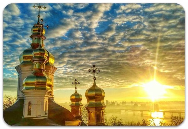 Рассвет над храмом