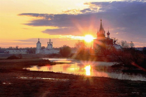 Рассвет осень храм Ярославль