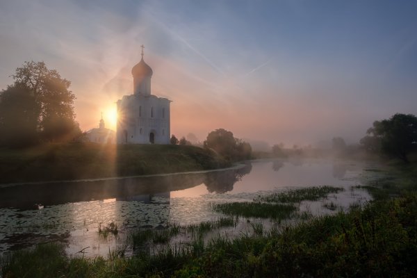 Храм Покрова на Нерли рассвет