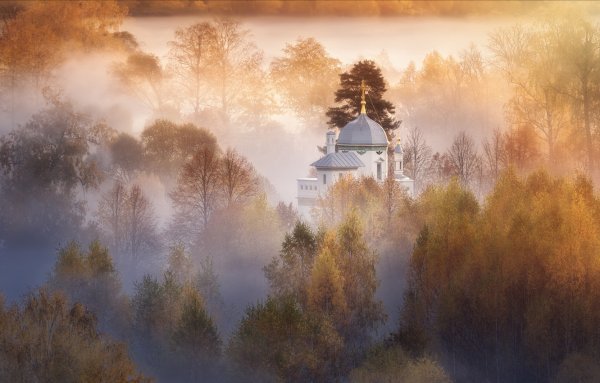 Рассвет храм осень