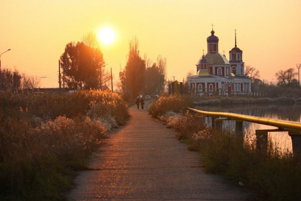 Церковь утром
