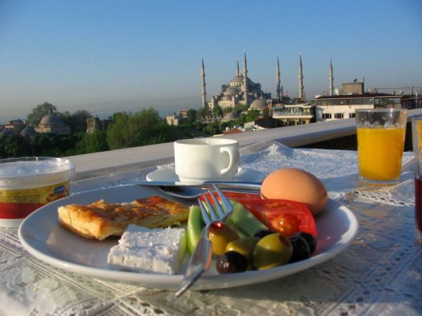 Турецкий завтрак с видом на Босфор