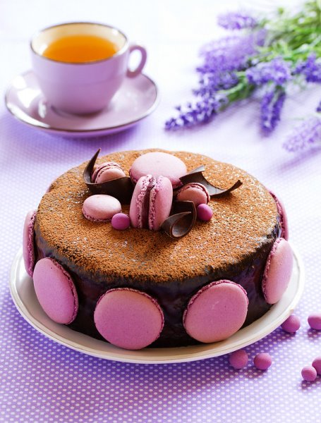 Красивые пирожные и кофе