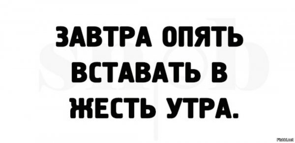 Растрепанная девушка в кровати