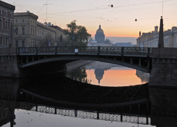 Раннее утро в Петербурге