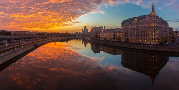 Рассвет над Москвой рекой