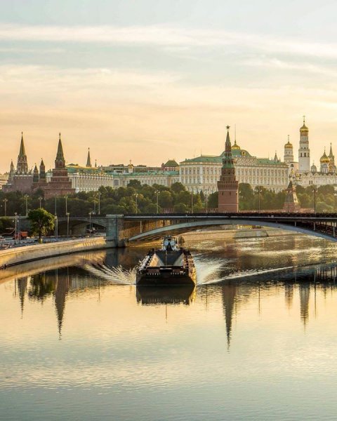 Рассвет на Москве реке