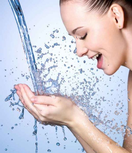Умываться водой
