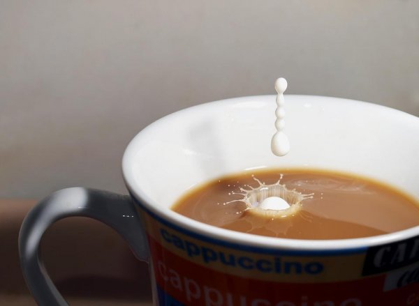 Чашка кофе с молоком