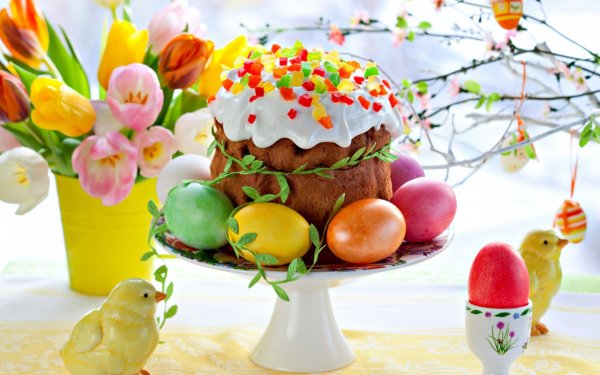 Пасхальный кулич и яйца