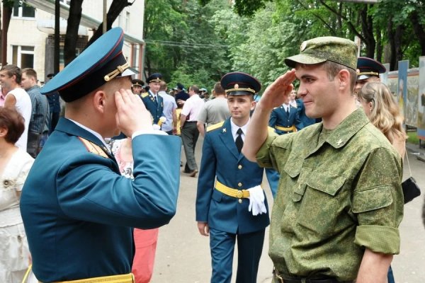 Приветствие военнослужащих