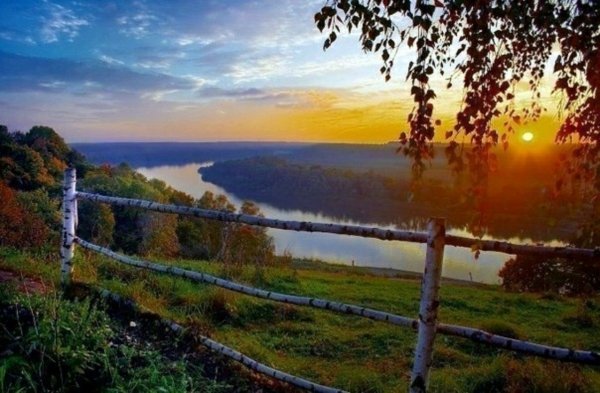 Есенин струится река серебристая