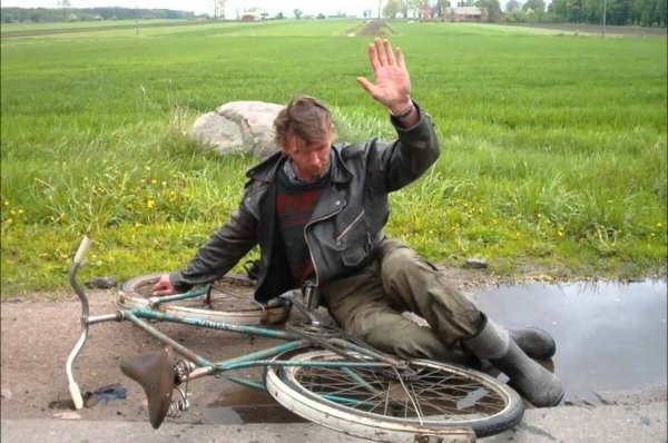 Пьяный упал с велосипеда