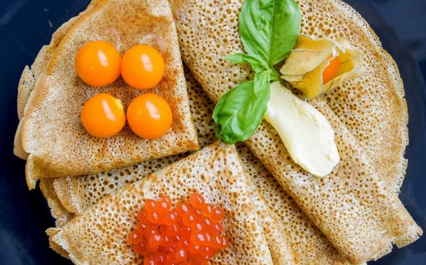Масленица блины с икрой