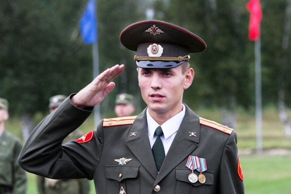 Военный офицер