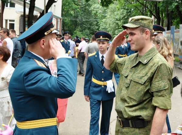 Приветствие военнослужащих