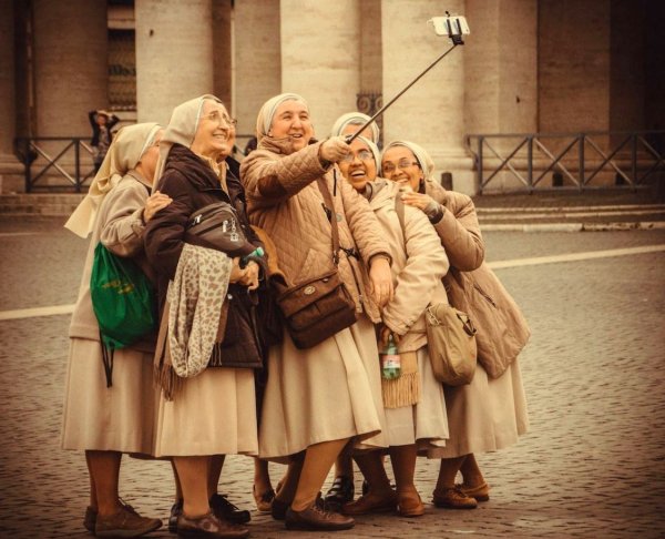 Веселые старушки